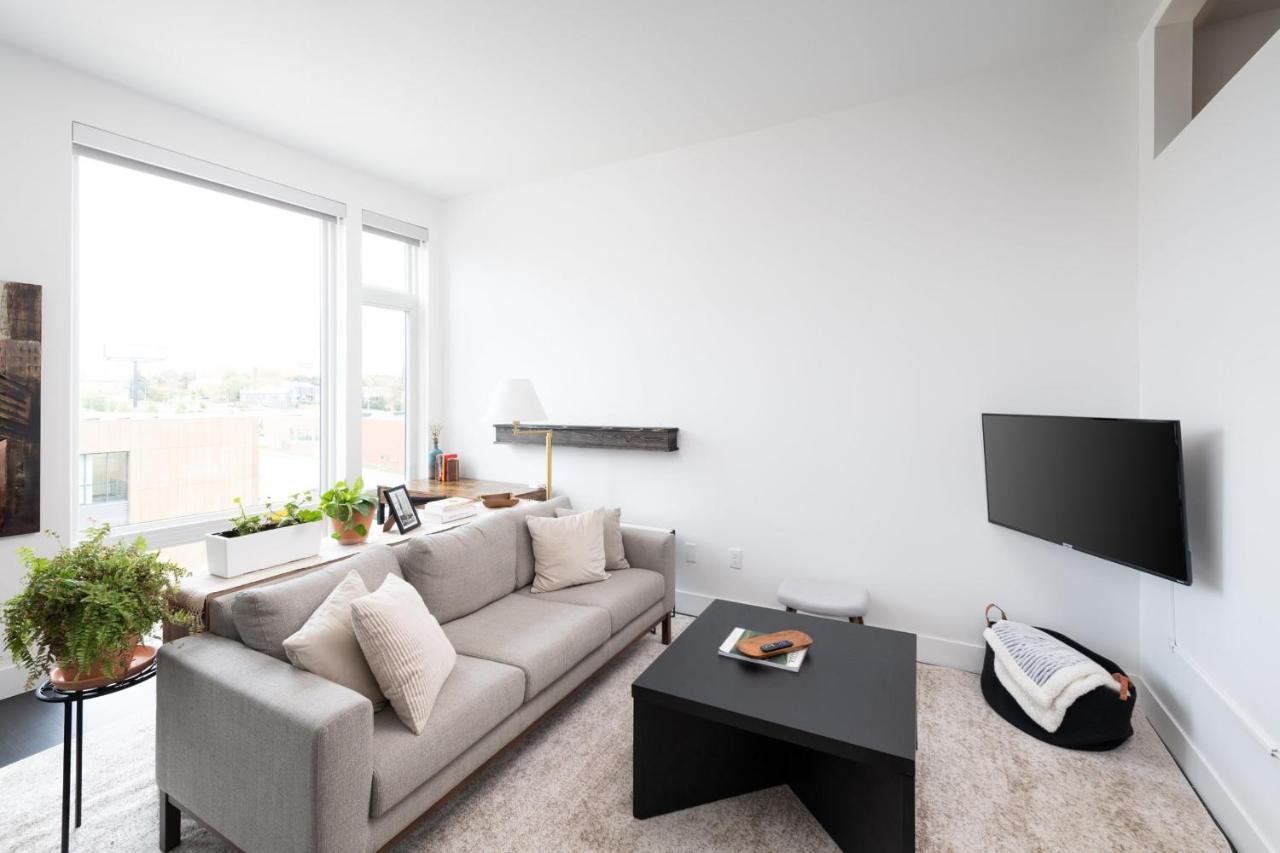 Modern 1Br Apt With Skywalk To Fiserv, Rooftop, And Parking 밀워키 외부 사진