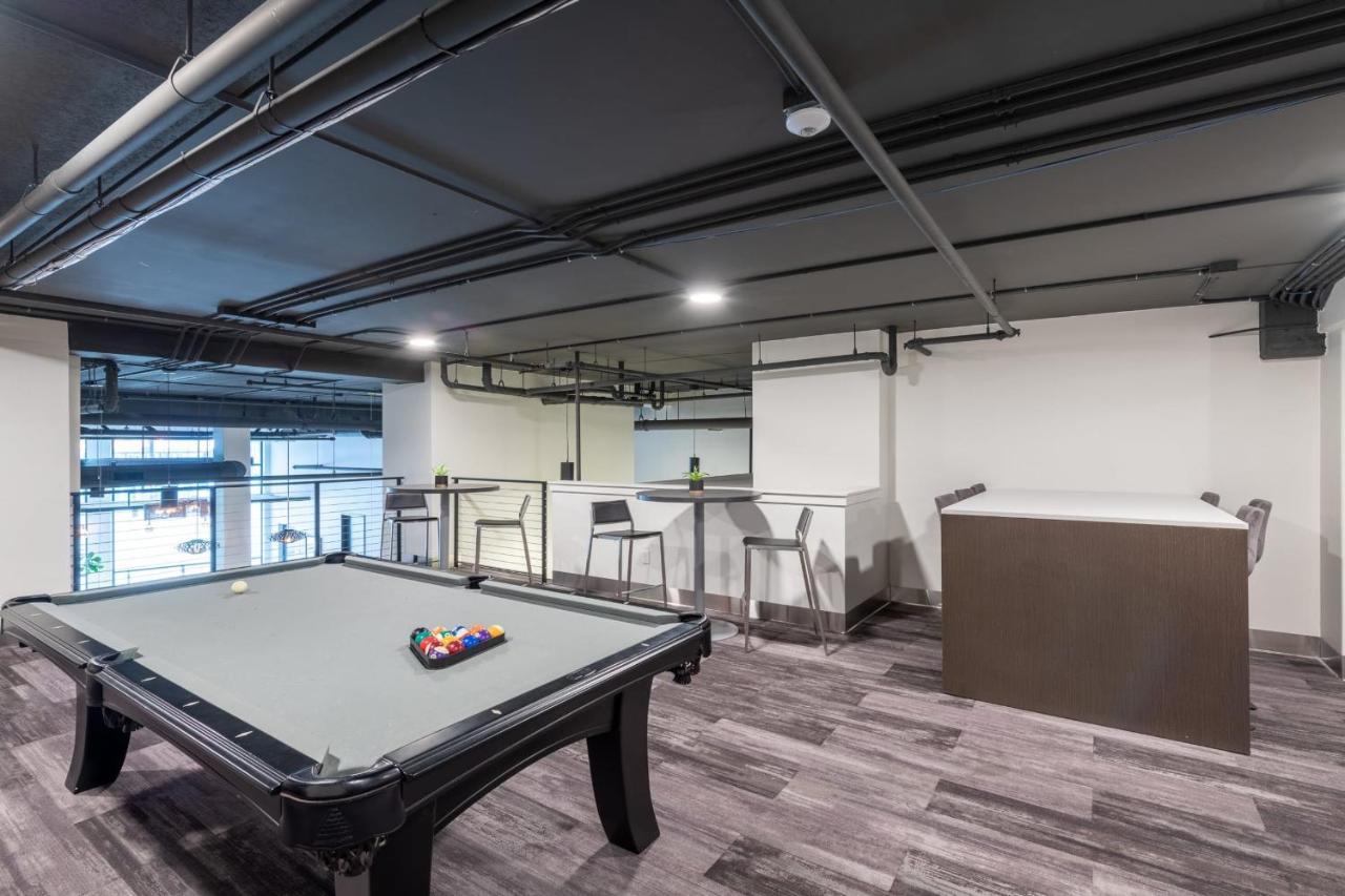 Modern 1Br Apt With Skywalk To Fiserv, Rooftop, And Parking 밀워키 외부 사진