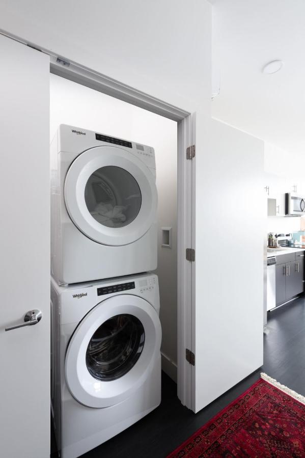 Modern 1Br Apt With Skywalk To Fiserv, Rooftop, And Parking 밀워키 외부 사진